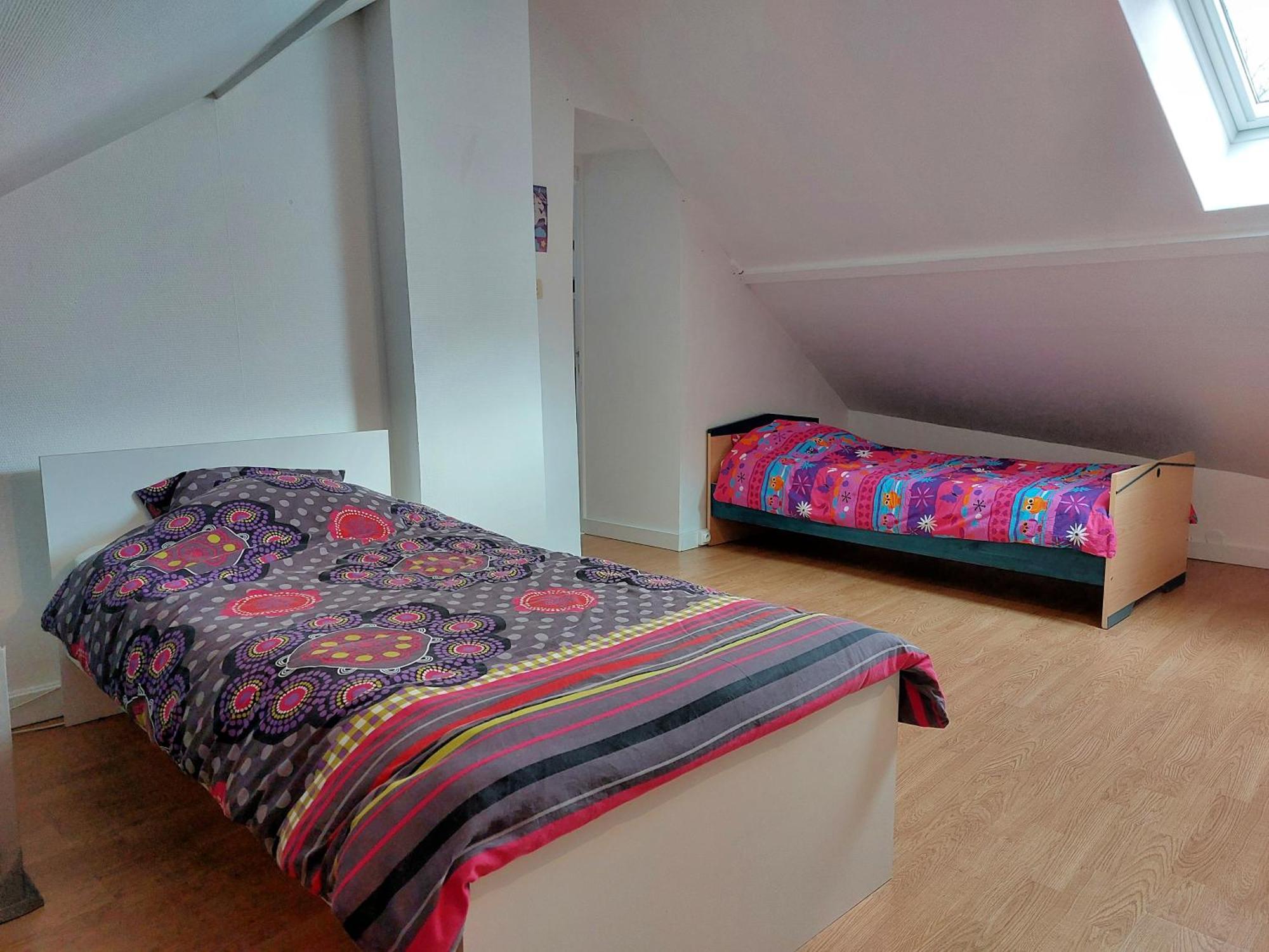 Maison Spacieuse Avec Jardin Proche *