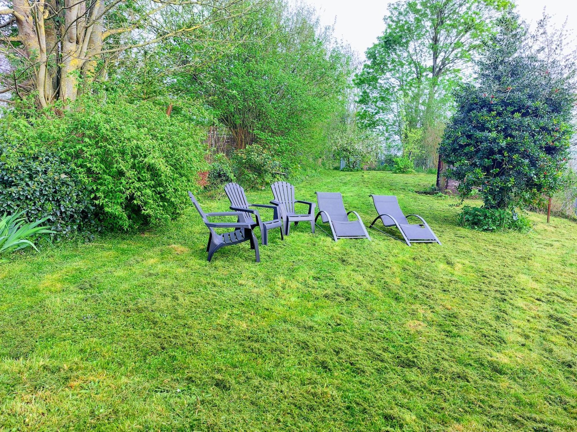 Maison Spacieuse Avec Jardin Proche *